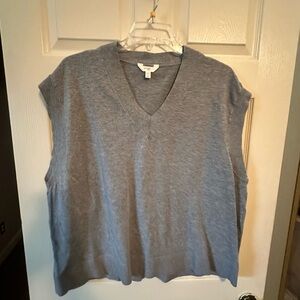 V neck gray pullover